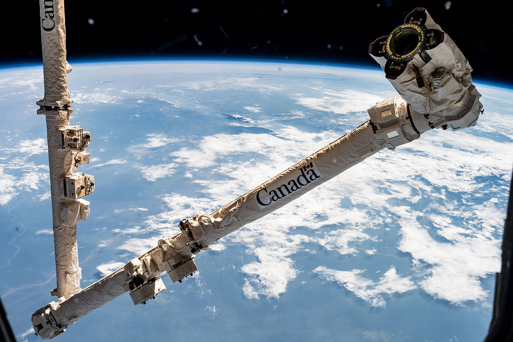Source: https://www.nasa.gov/image-feature/the-canadarm2-robotic-arm-is-poised-to-capture-cygnus